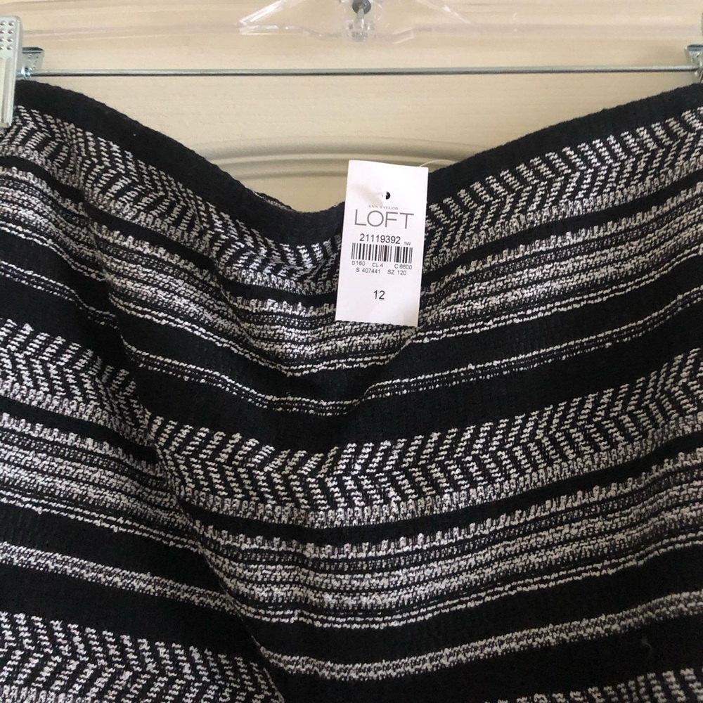 🎉HOST PICK🎉LOFT Textured Stripe Skirt w/ Pockets - Picture 5 of 6